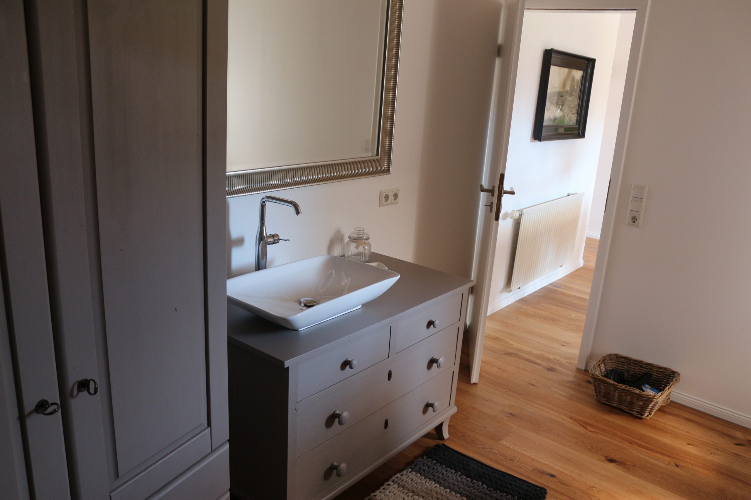 Modernisiertes Badezimmer – Komplettrenovierung durch Schreinerei Schumann