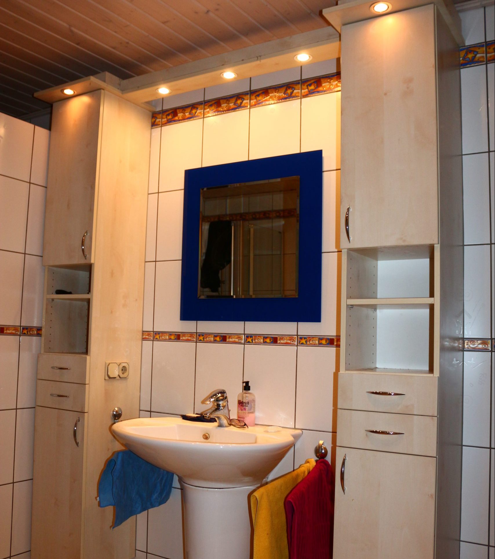 Badezimmer vor der Renovierung – Ausgangszustand