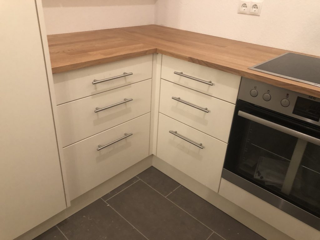 Maßgeschneiderte Einbauküche mit individuellen Schrankelementen, Ladenburg